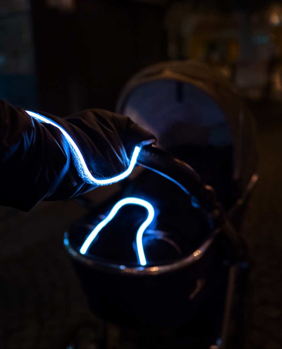 Coda di topo e tubing con all'interno fibra ottica luminosa